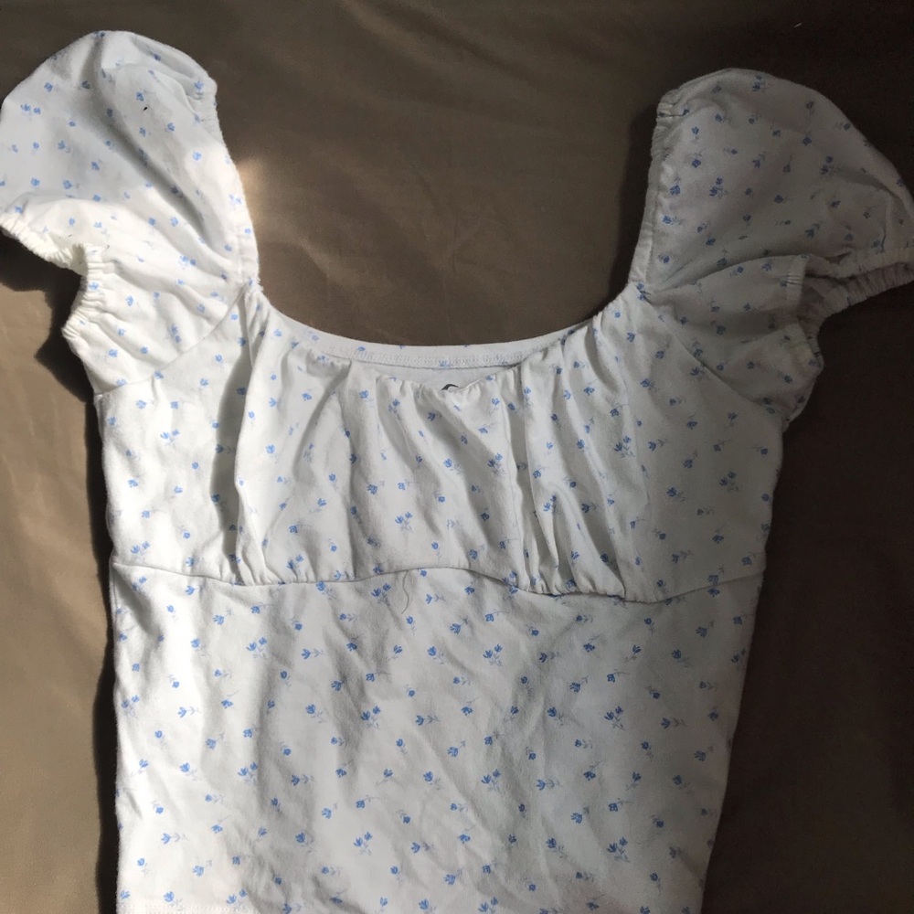 Hollister Floral Top Bundle - Picture 3 of 6